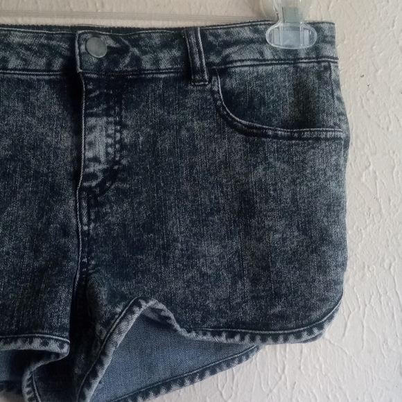 Forever 21 premium Denim Shorts - Picture 3 of 8